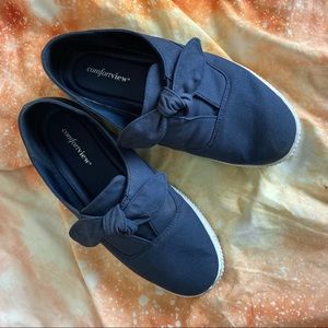 Women’s 11 Wide Navy Slip-on Sneakers with Knot